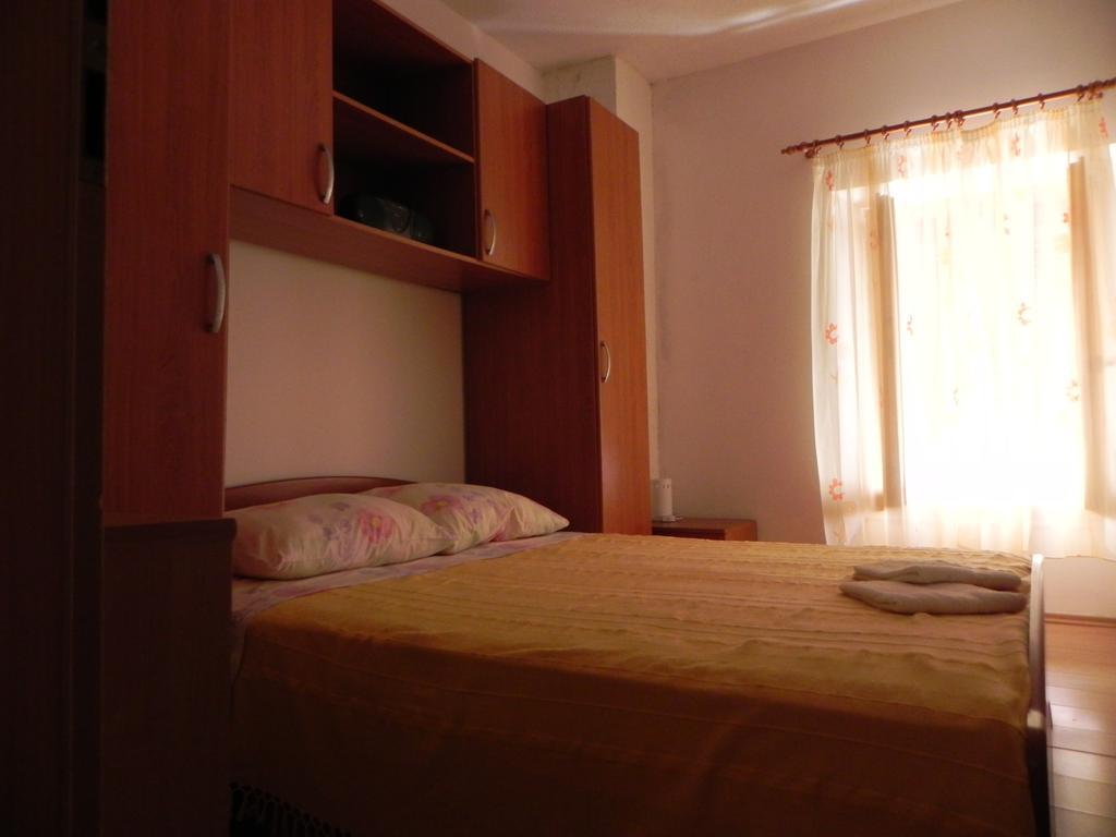 Apartments Riva Pag Town Pokoj fotografie